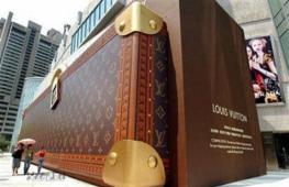 Kā atšķirt zīmola Louis Vuitton somu no viltotas?